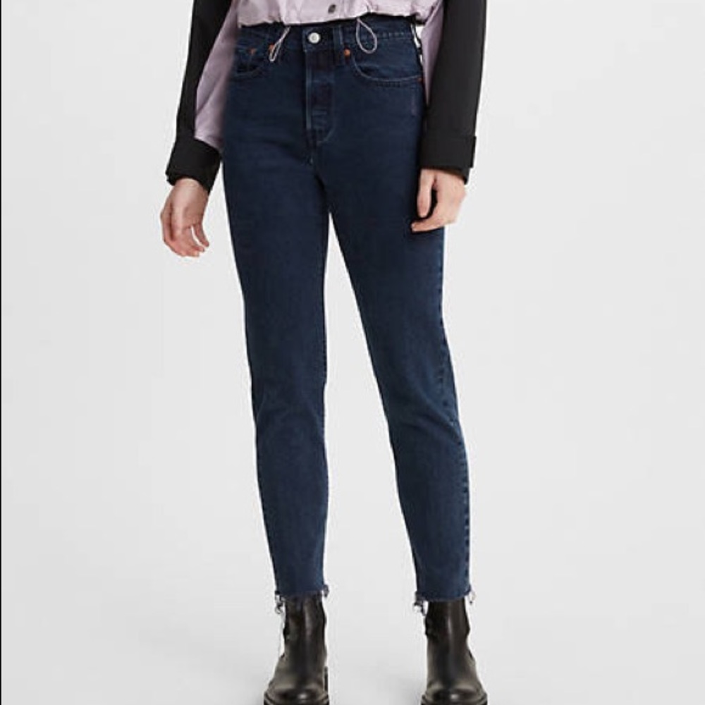 Levi’s Womens Premium Wedgie Dark Wash Jeans - Size 27